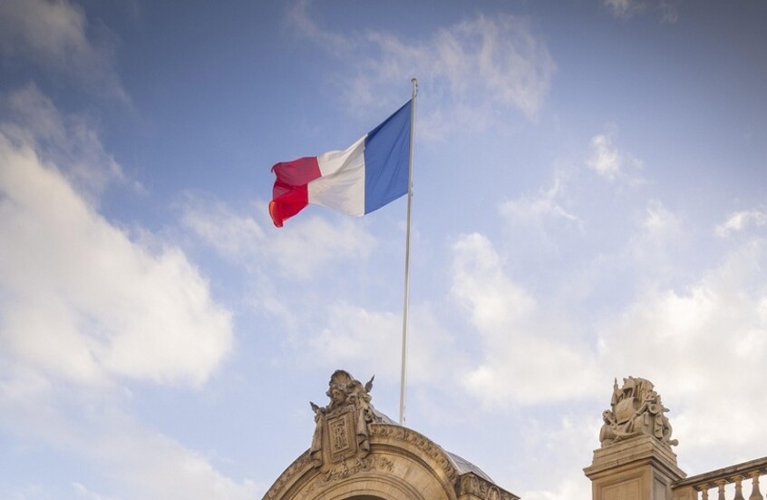 والدها مغربي وأمها جزائرية.. سياسية فرنسية على رأس وزارة الثقافة في حكومة بارنييه (صور)