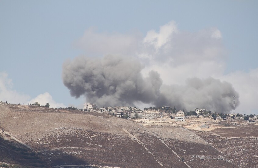 تداول فيديو عن طفل لبناني يأكل الحلويات بينما يراقب الغارات الإسرائيلية (فيديو)