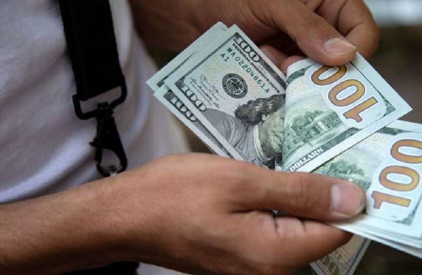 الدولار يرتفع في مصر مجددا