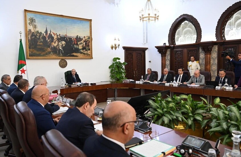 تحاول ابتزاز الدولة.. الرئيس الجزائري يتوعد لوبيات الاستيراد