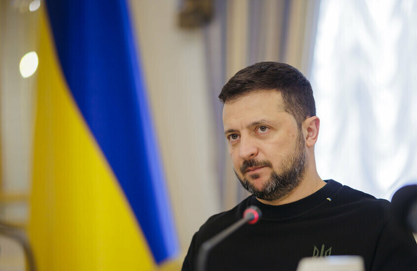 سياسي فرنسي يعلق على سيرك زيلينسكي "الدموي" في واشنطن