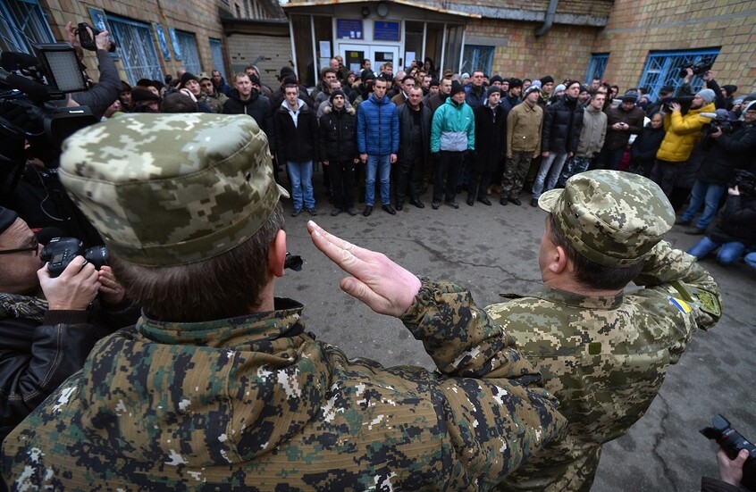 قوائم بأسماء المجندين الأوكرانيين تعرض للبيع على الإنترنت