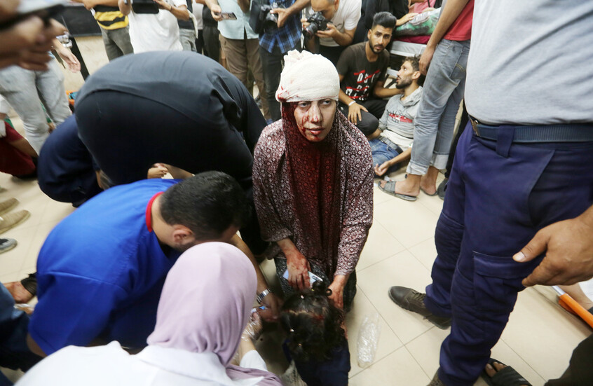 شاهد.. 6 قتلى وعدد من الجرحى في غارة إسرائيلية على منزل بمخيم النصيرات