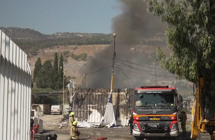 "كريات شمونة" تشتعل جراء سقوط عدد من صواريخ أطلقت من لبنان