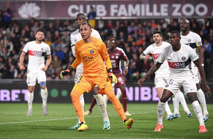 حارس مرمى ريال مدريد سابقا في طريقه إلى برشلونة في صفقة طوارئ