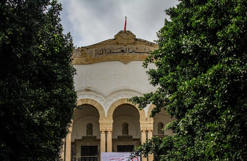 تونس.. بطاقات إيداع بالسجن في حق أكثر من 30 شابا من دول جنوب الصحراء