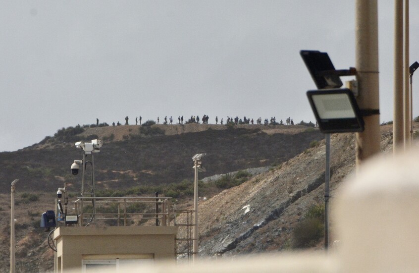 "الباييس": المغرب وإسبانيا يشددان الإجراءات الأمنية على حدود سبتة خوفا من موجة جديدة من الهجرة