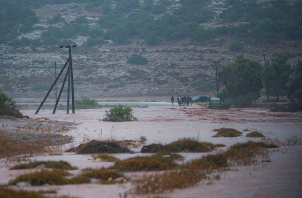 ليبيا.. سيول تجتاح منطقة المنصورة في سبها ونداءات استغاثة بوجود عائلات عالقة (فيديو)