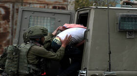 الجيش الإسرائيلي يواصل اقتحاماته في الضفة الغربية ويعتقل عددا من الفلسطينيين (فيديو)