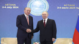 أردوغان يقبل دعوة روسيا لحضور قمة "بريكس" وبروكسل تذكره بشروط الانضمام للاتحاد الأوروبي