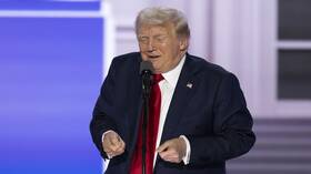 التعليق الساخر لبوتين حول دعمه هاريس في الانتخابات الأمريكية يربك ترامب