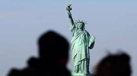 أبرزهم جورج بوش الابن.. رؤساء وسياسيون أمريكيون خانتهم بنات أفكارهم!