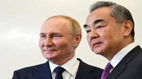 الصين تؤكد استعدادها للحفاظ على العلاقات الاستراتيجية مع روسيا