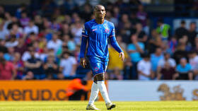 رسميا.. تشيلسي يعلن تمديد عقد مهاجمه السنغالي