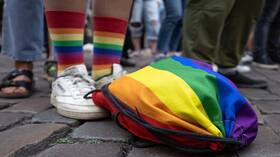 روسيا تدرس حظر تبني أطفالها من مواطني دول تسمح بتغيير الجنس