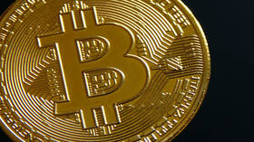 عملة "البيتكوين" تهبط أكثر من 2%