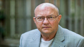 ضابط أمريكي متقاعد: يتعين على زيلينسكي أن يكون شرعيا قبل الذهاب للتفاوض مع روسيا