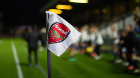 اعتقال مهاجم نادي أرسنال السابق بتهمة تهريب المخدرات