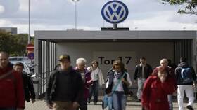 إعلام: "فولكسفاغن" تدرس تسريح ما يصل إلى 30 ألف موظف