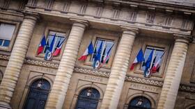 محكوم بـ100 سنة سجنا.. وزير جزائري سابق يطالب فرنسا برفض تسليمه إلى سلطات بلاده (صورة)