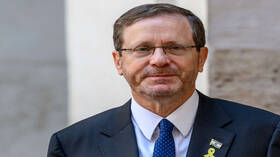 الرئيس الإسرائيلي يتحدث عن مسؤولية تل أبيب في تفجيرات "البيجر" الدامية