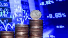 بوتين: حصة الروبل في تغطية التجارة الروسية اقتربت من 40%