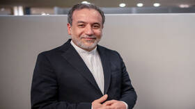 وزير الخارجية الإيراني يتهم إسرائيل باستخدام قنابل أمريكية في قصف بيروت