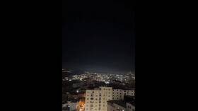 وسائل إعلام عبرية: سماع دوي انفجار كبير في القدس وتفعيل الإنذارات في المنطقة (فيديو)