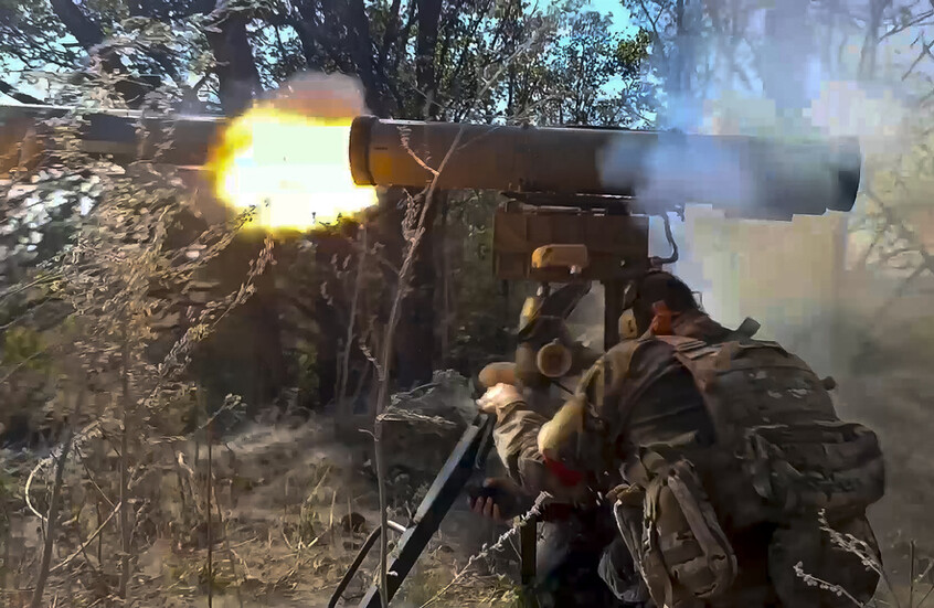 "الجميع سيموتون".. صحفي إيرلندي يكشف الهدف الحقيقي لـ"خطة زيلينسكي للنصر"