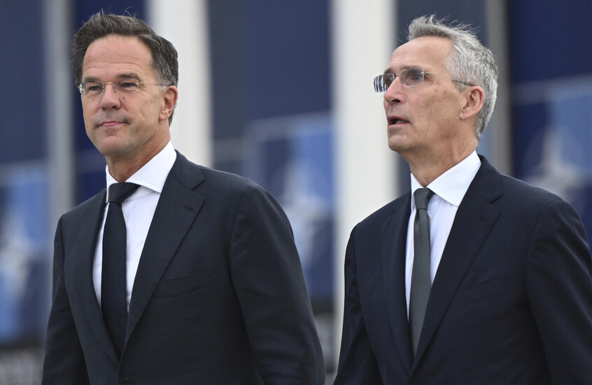 سكرتير "الناتو" يسلم مهامه لخلفه رئيس الوزراء الهولندي السابق
