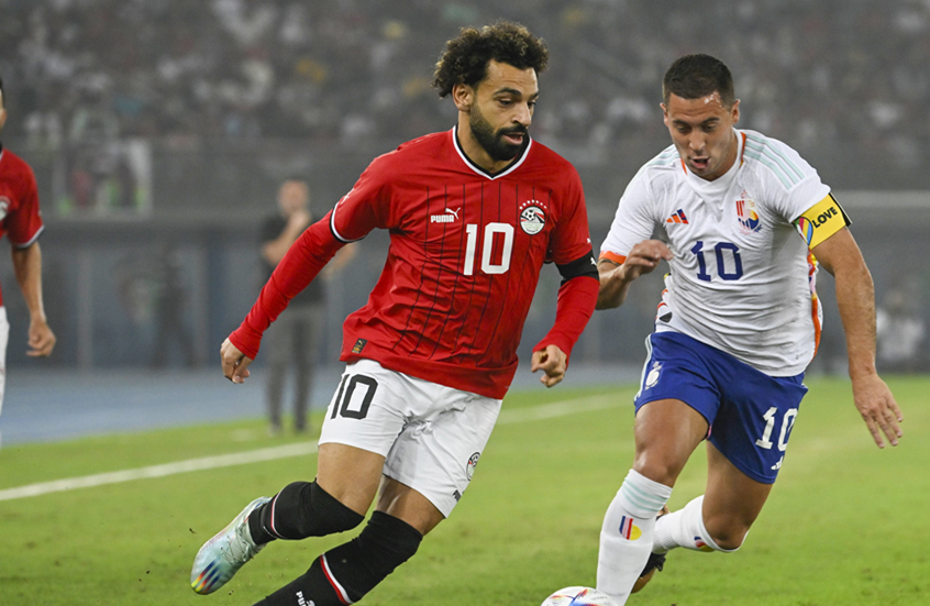 من الأفضل؟..  هازارد يقارن بينه وبين  محمد صلاح