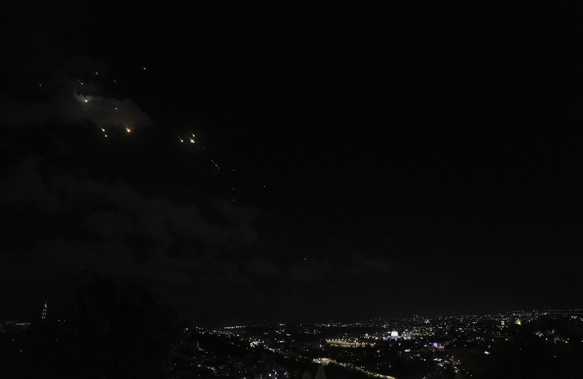 "نقطة تحول".. سيناتور أمريكي يدعو إلى الرد بقوة على إيران