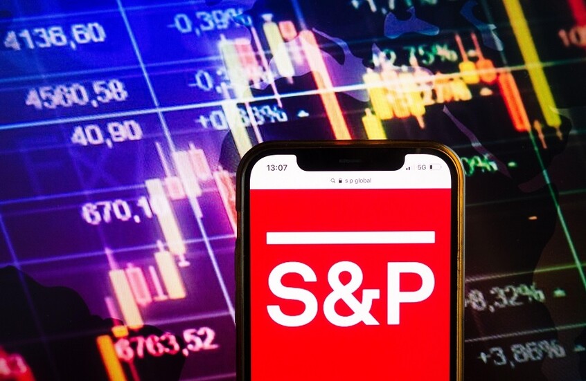 "ستاندرد آند بورز" تخفض تصنيف إسرائيل الائتماني على المدى الطويل مع نظرة مستقبلية سلبية