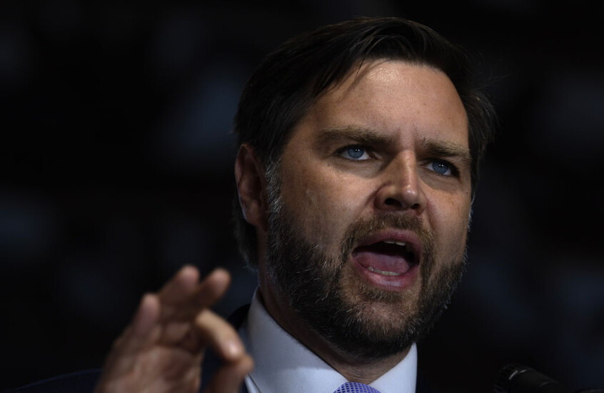 فانس ينتقد سياسة إدارة بايدن  في الشرق الأوسط ويصفها بـ"غير العقلانية"