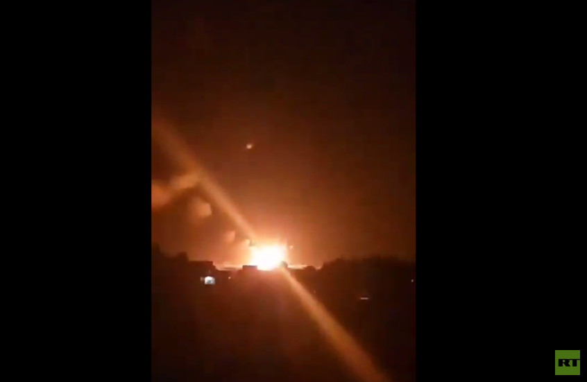 "سبوتنيك": الدفاعات السورية تتصدى لأهداف معادية قبالة مدينة جبلة