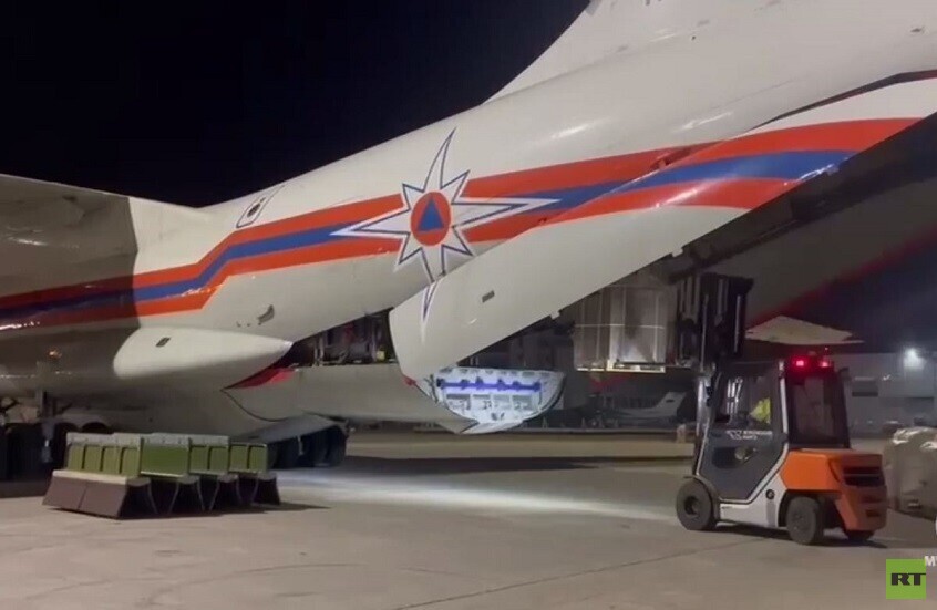 وصول طائرة روسية تحمل شحنة مساعدات إنسانية إلى بيروت (فيديو)