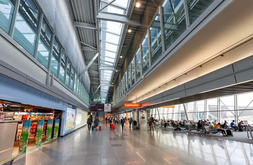 بولندا.. انفجار حقيبة أحد الركاب في مطار وارسو