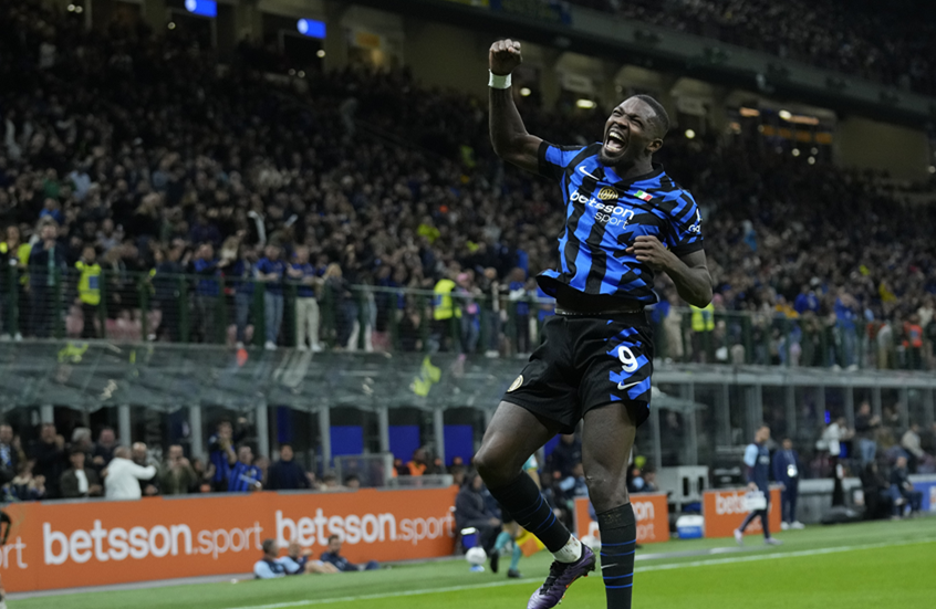 "هاتريك" تورام يقود إنتر  لفوز مثير على تورينو