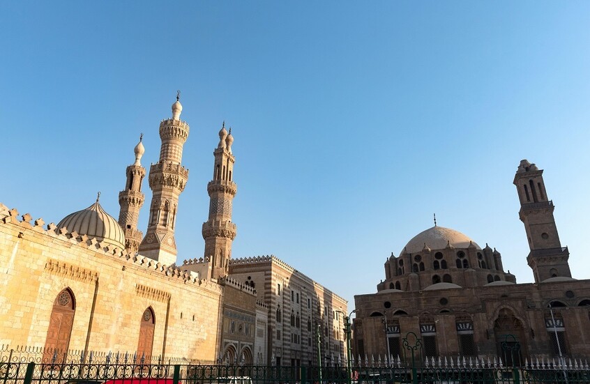 مصر.. النائب العام يكلف لجنة من الأزهر بفحص عبارات ديوان شعر تضمن ازدراء بالأديان