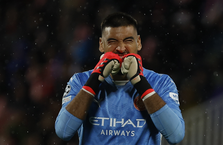 باللغة العربية.. تعليق "هزلي" من جيرونا على تصدي حارسه لثلاث ركلات جزاء في لقاء بلباو (فيديو)