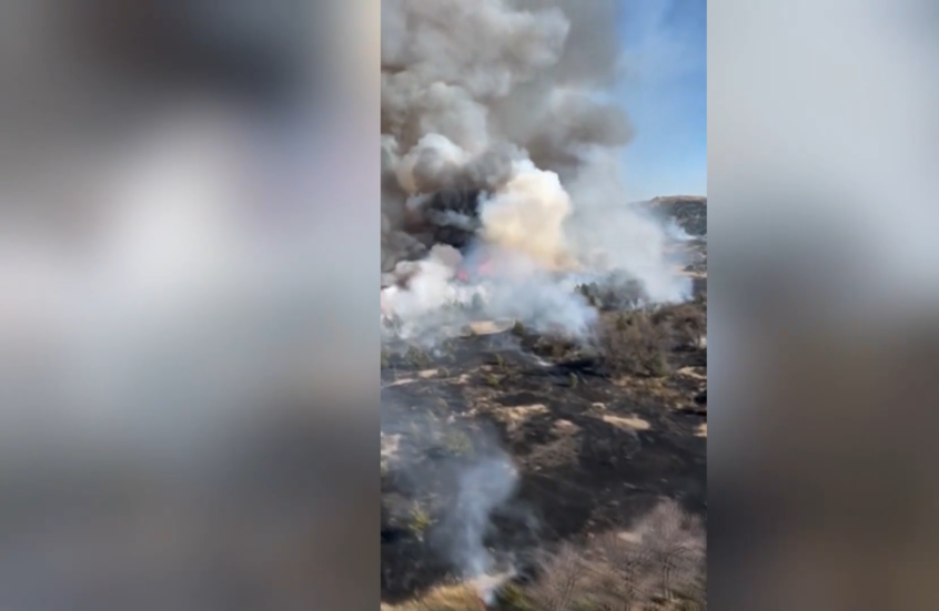 قتيل وإجلاء المئات جراء حرائق غابات هائلة في الولايات المتحدة