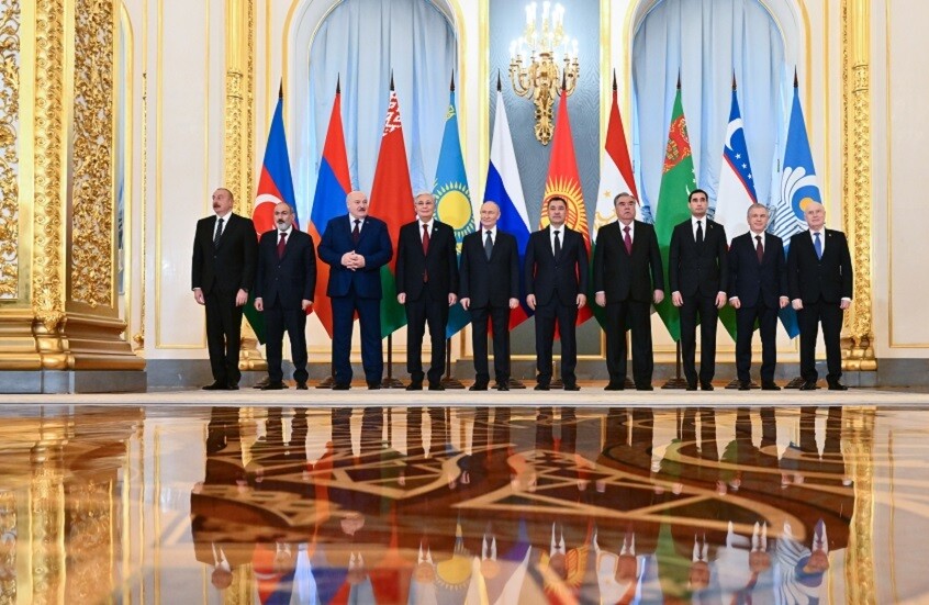 قادة رابطة الدول المستقلة يلتقطون صورة جماعية قبل انطلاق قمتهم في الكرملين (فيديو)