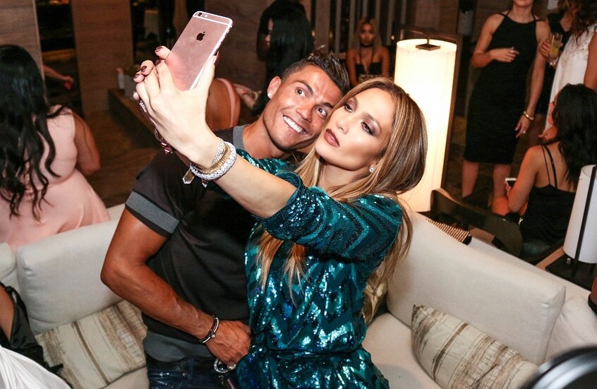 مع الحسم.. كريستيانو رونالدو يعرض قصره في إنجلترا للبيع (فيديو)