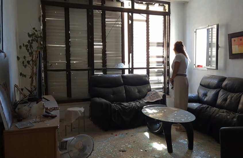 دمار في حيفا عقب إطلاق "حزب الله" نحو 100 صاروخ على المدينة