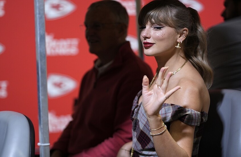 تايلور سويفت تصبح أغنى امرأة في عالم الموسيقى