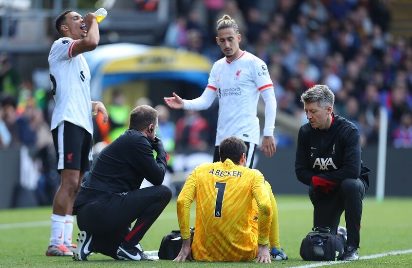 ليفربول يتلقى ضربة موجعة بسبب مدة غياب حامي عرينه أليسون