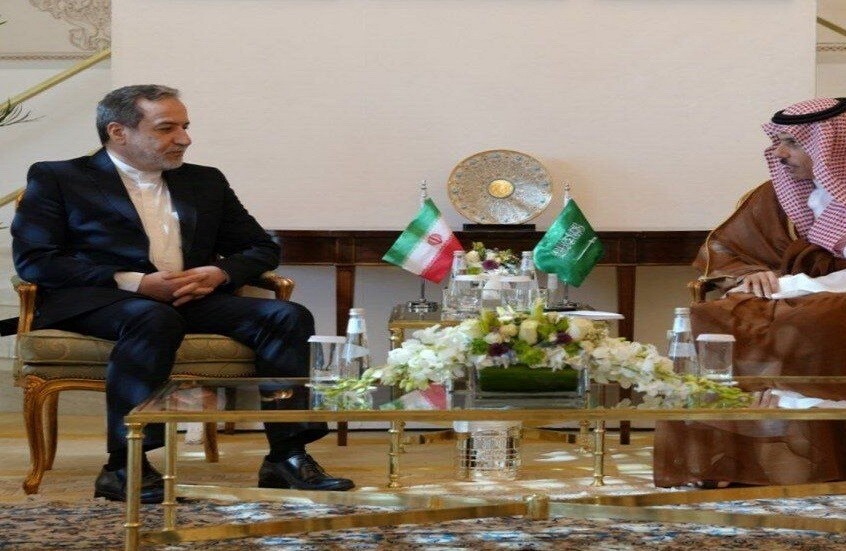 وزيرا خارجية السعودية وإيران يجريان مباحثات" بناءة" بشأن الأوضاع في المنطقة