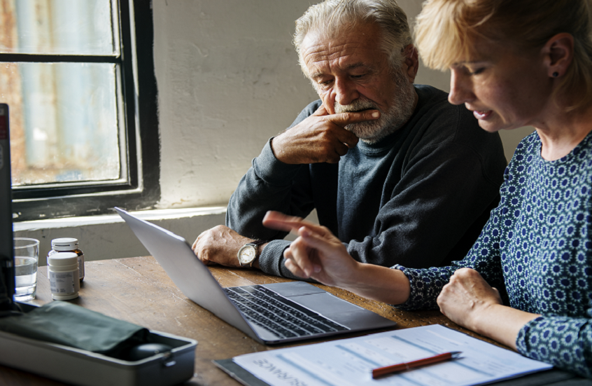 كيف تتغير طريقة اتخاذ القرارات المالية مع التقدم بالعمر؟