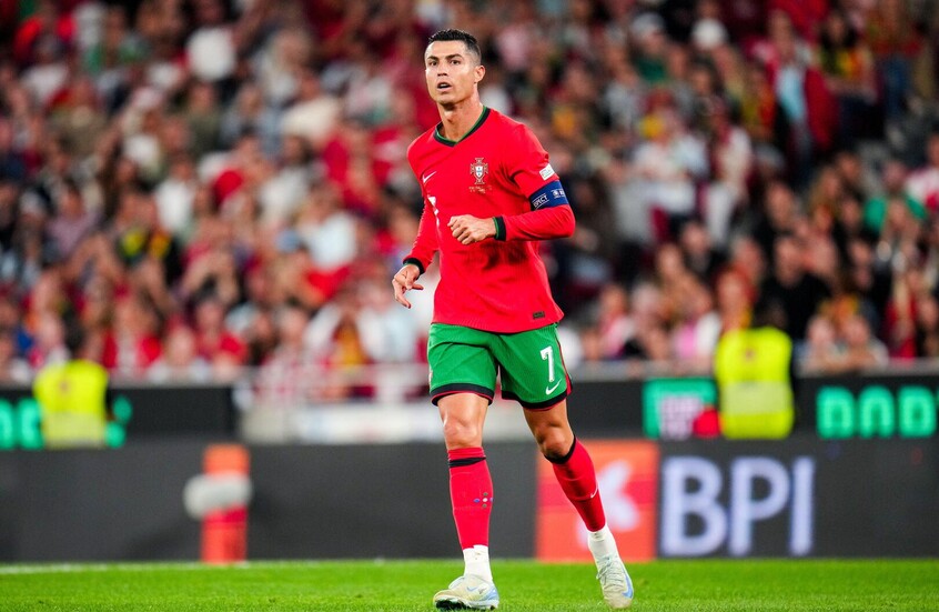 عمره 26.. روبرتو مارتينيز يشيد بأداء الأسطورة رونالدو