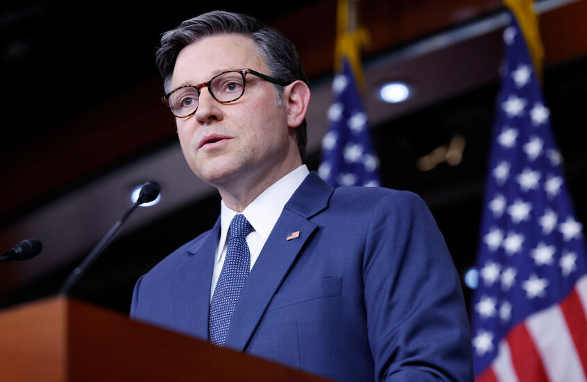 رئيس مجلس النواب الأمريكي: بايدن ليس في وضع يسمح له بفرض استراتيجية عسكرية على إسرائيل